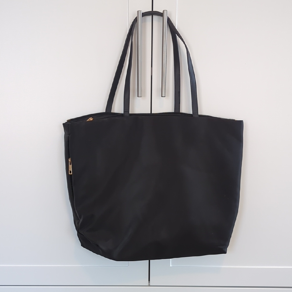 Black laptop Tote Bag